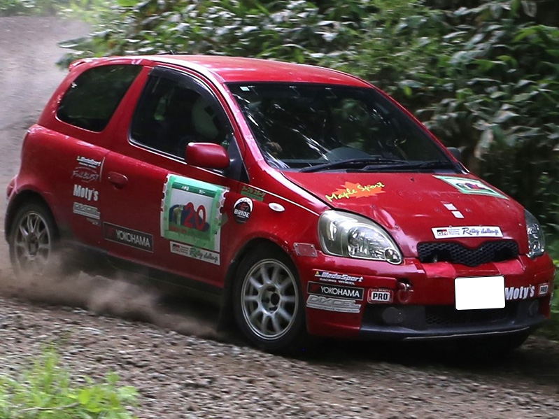 Y.H選手 / トヨタ　ヴィッツ (NCP13)