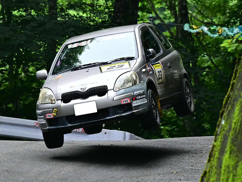 Y.H選手 / トヨタ　ヴィッツ (NCP13)