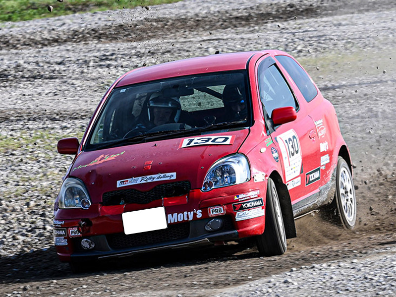 Y.H選手 / トヨタ　ヴィッツ (NCP13)